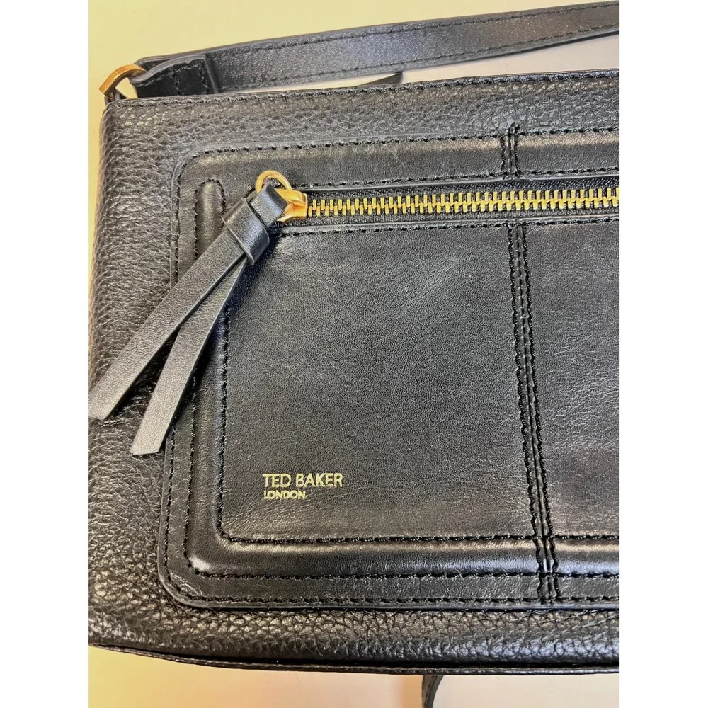 Ted Baker Crossbody Bag Womens Small Black Excellent Pebbled Leather‎ Gold Logo